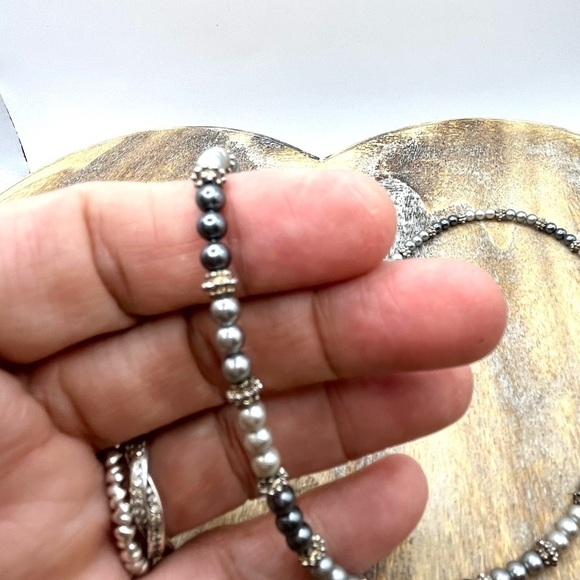 Vintage  NAPIER silver and grey glass pearl necklace 16” 2” extender. Dainty - Picture 6 of 9